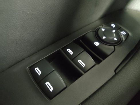 Used 2019 Chevrolet Blazer LT FWD image 25