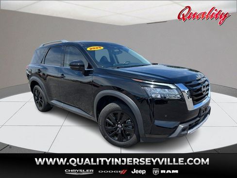 Used 2025 Nissan Pathfinder SL AWD/4WD image 1