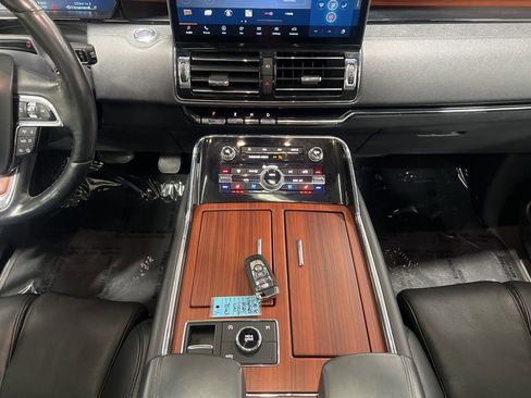 Used 2024 Lincoln Navigator Reserve image 16