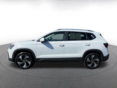 Used 2026 Volkswagen Taos SE AWD/4WD image 7