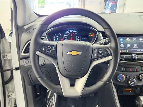 Used 2018 Chevrolet Trax LT w/ LT Convenience Package FWD image 32
