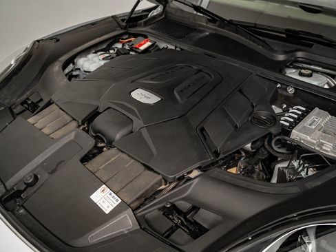 Used 2019 Porsche Cayenne S image 49