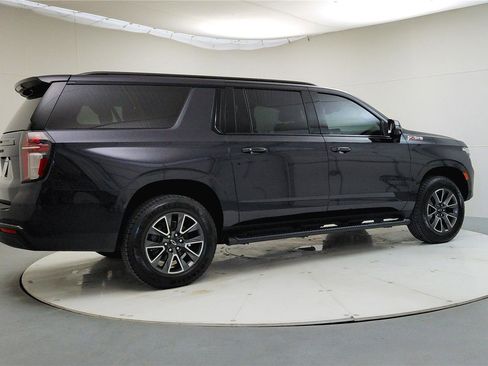 Used 2022 Chevrolet Suburban Z71 w/ Luxury Package image 7