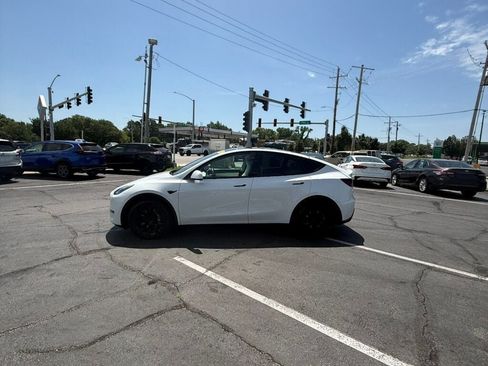 Used 2021 Tesla Model Y Long Range AWD/4WD image 8