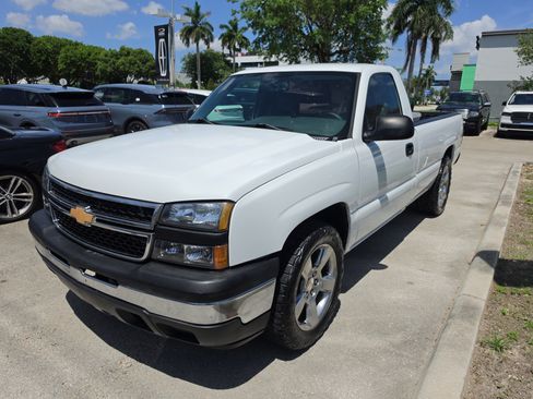 Used 2007 Chevrolet Silverado 1500 W/T RWD image 2