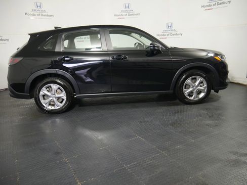 Certified 2023 Honda HR-V LX image 3