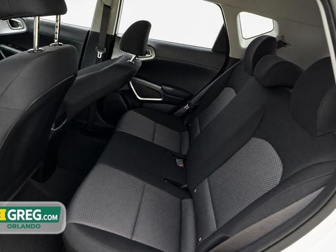 Used 2025 Kia Soul LX FWD image 15