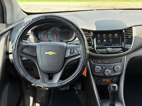 Used 2019 Chevrolet Trax LS AWD/4WD image 30