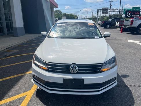 Used 2017 Volkswagen Jetta SEL image 2