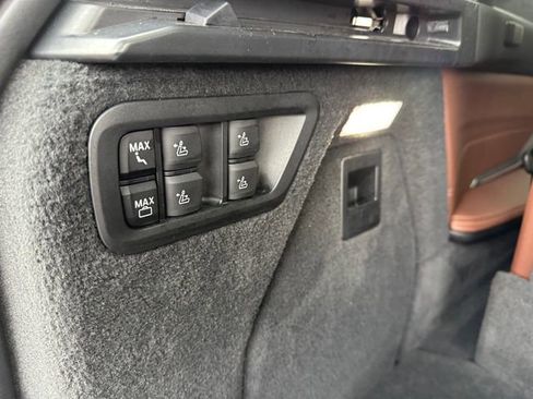 Used 2023 BMW X7 xDrive40i w/ M Sport Package image 16