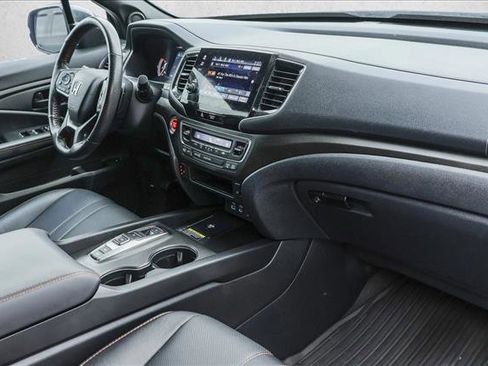 Certified 2025 Honda Passport TrailSport image 28