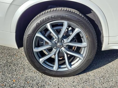 Used 2018 Volvo XC90 T5 Momentum image 5