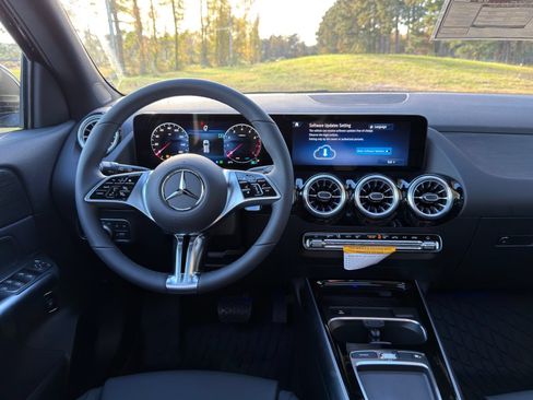Used 2026 Mercedes-Benz GLA 250 image 3