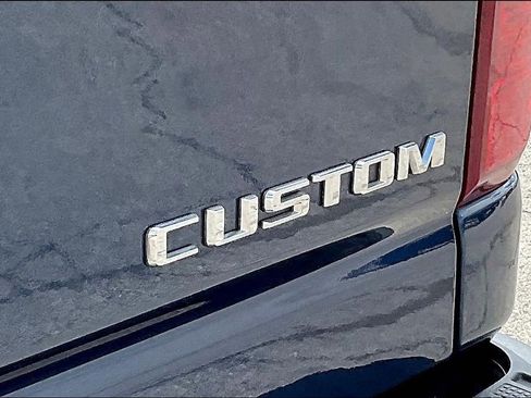 Used 2022 Chevrolet Silverado 2500 Custom w/ Custom Value Package AWD/4WD image 33