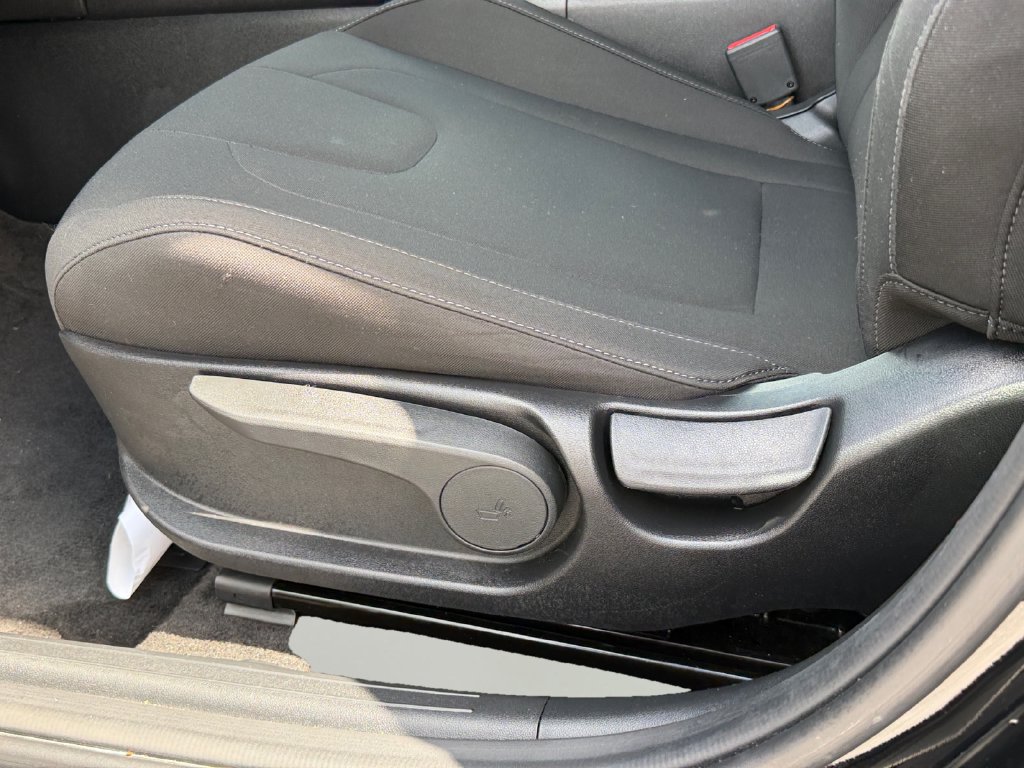 Used 2025 Hyundai Elantra Sport FWD image 17