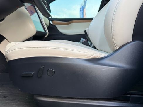 Used 2020 Tesla Model X Long Range image 10