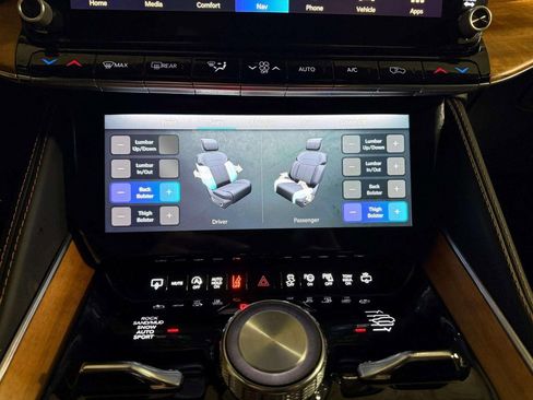 Used 2024 Jeep Grand Wagoneer L Series III image 15