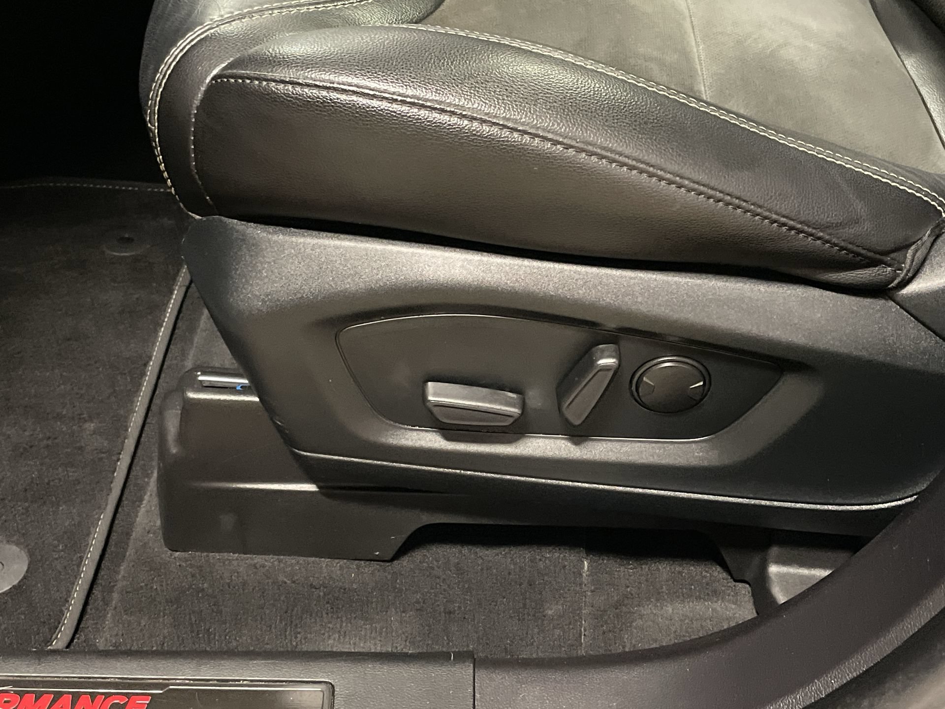 Used 2022 Ford Explorer ST AWD/4WD image 13