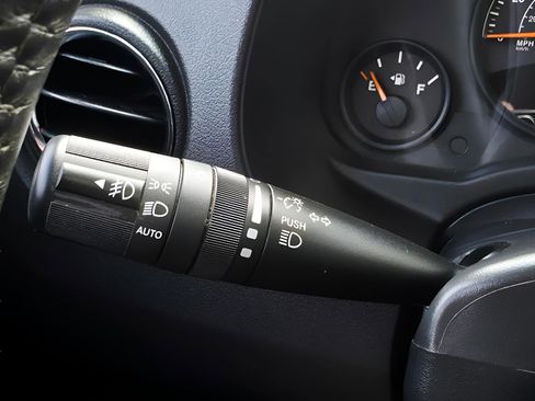 Used 2017 Jeep Patriot High Altitude image 23