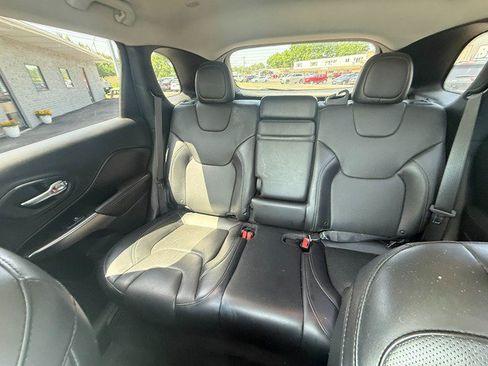 Used 2019 Jeep Cherokee Limited AWD/4WD image 23