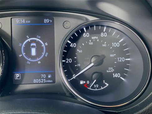 Used 2018 Nissan Rogue SV w/ Sun & Sound Touring Package AWD/4WD image 15