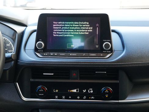 Used 2024 Nissan Rogue SV image 16