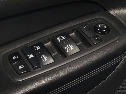 Used 2019 Jeep Grand Cherokee Laredo w/ Laredo X Package RWD image 27