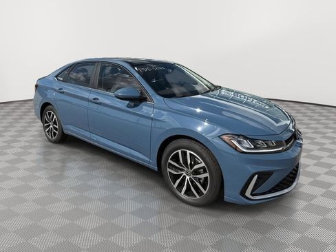 New 2025 Volkswagen Jetta SE image 2