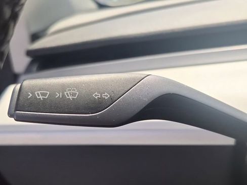 Used 2024 Tesla Model Y Performance image 21