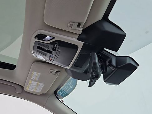 Certified 2025 Subaru Outback Touring XT AWD/4WD image 17