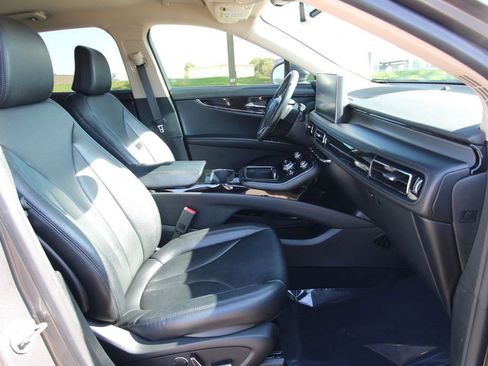 Used 2023 Lincoln Nautilus FWD w/ Premium Package image 8