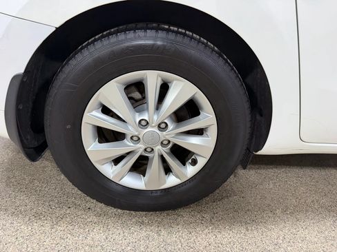 Used 2016 Kia Sedona LX FWD image 55