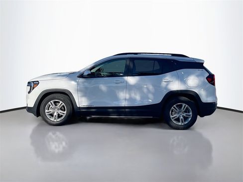 Used 2023 GMC Terrain SLE w/ Driver Convenience Package image 4