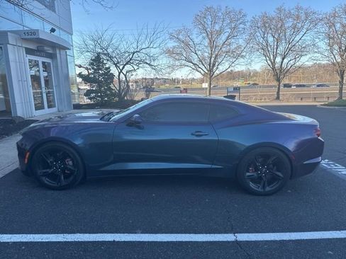 Used 2021 Chevrolet Camaro LT w/ Technology Package image 4