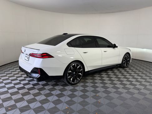 Used 2024 BMW 540i xDrive w/ Executive Package image 9