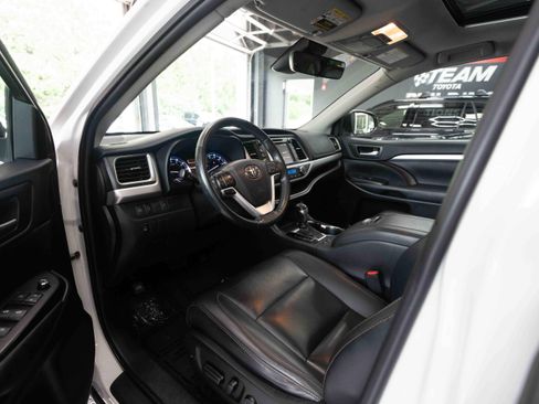 Used 2019 Toyota Highlander XLE AWD/4WD image 8