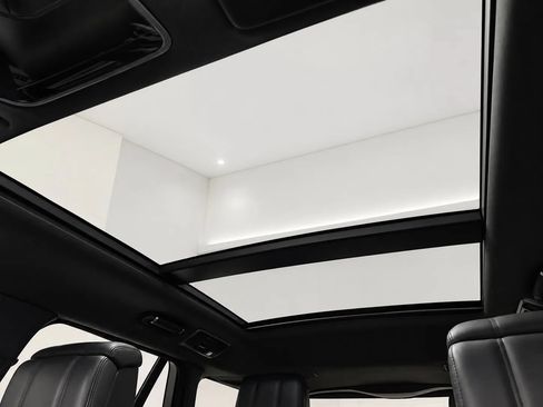 Used 2018 Land Rover Range Rover Autobiography AWD/4WD image 32