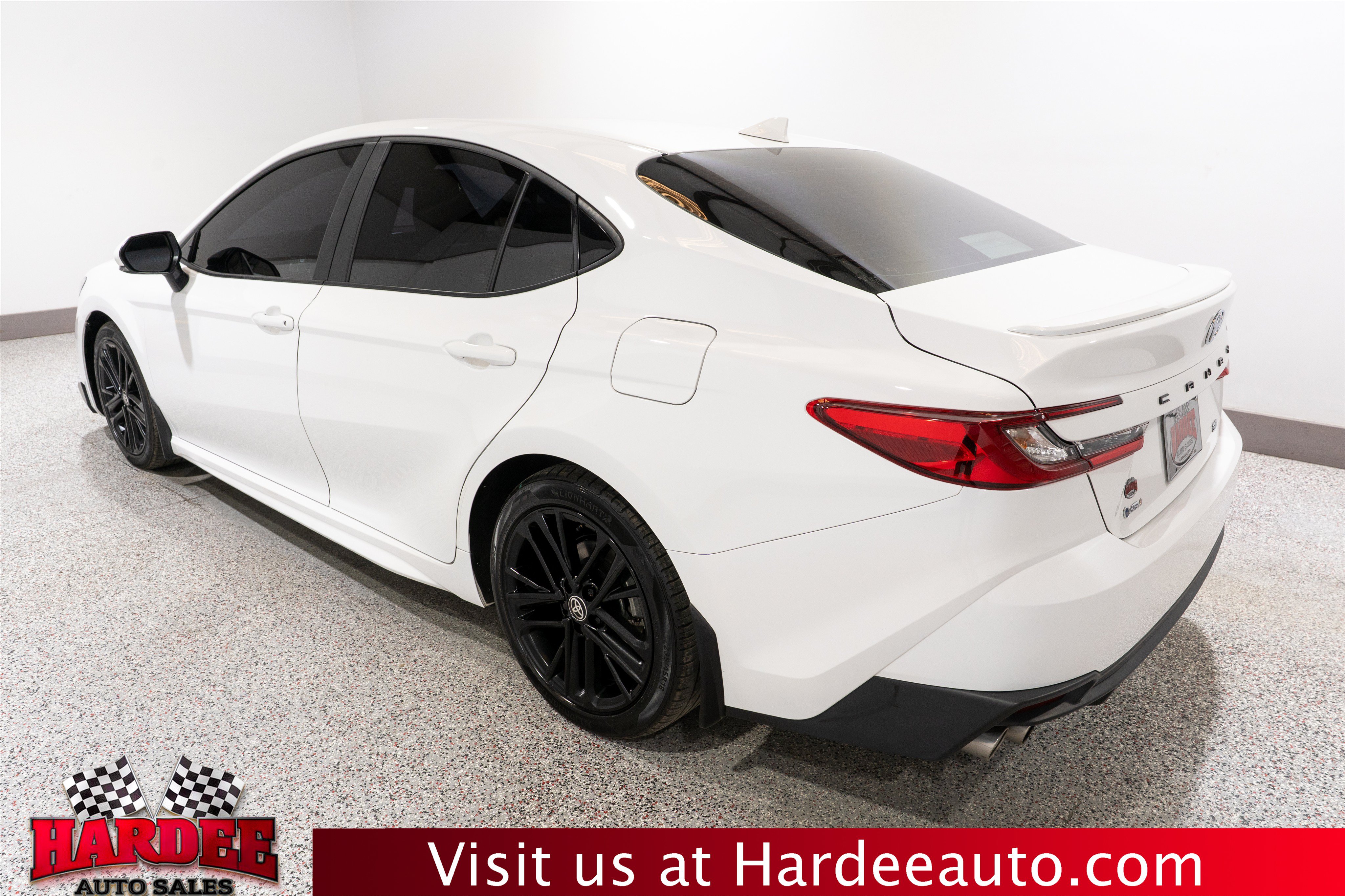 Used 2025 Toyota Camry SE FWD image 3