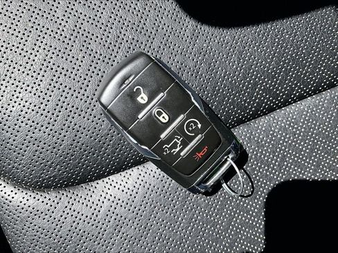 Used 2023 RAM 1500 Laramie AWD/4WD image 11