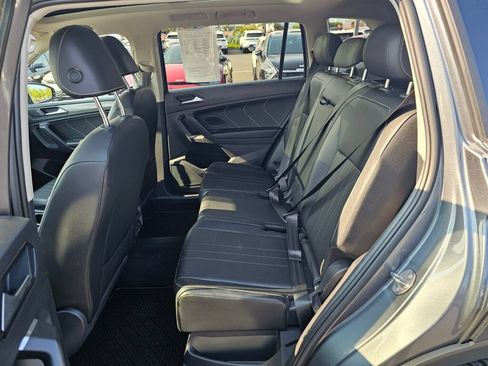 Used 2022 Volkswagen Tiguan SE AWD/4WD image 22