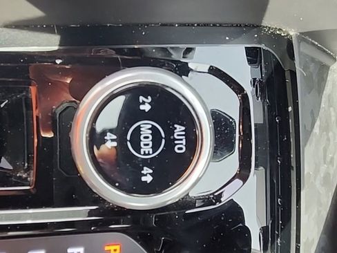 Used 2024 Chevrolet Colorado Trail Boss w/ Technology Package image 5