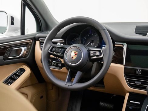 Certified 2026 Porsche Macan AWD/4WD image 12