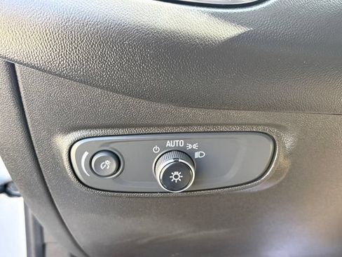 Used 2022 Chevrolet Equinox LT FWD image 24