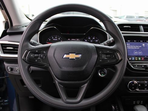 Used 2021 Chevrolet TrailBlazer LT w/ Sun and Liftgate Package image 11