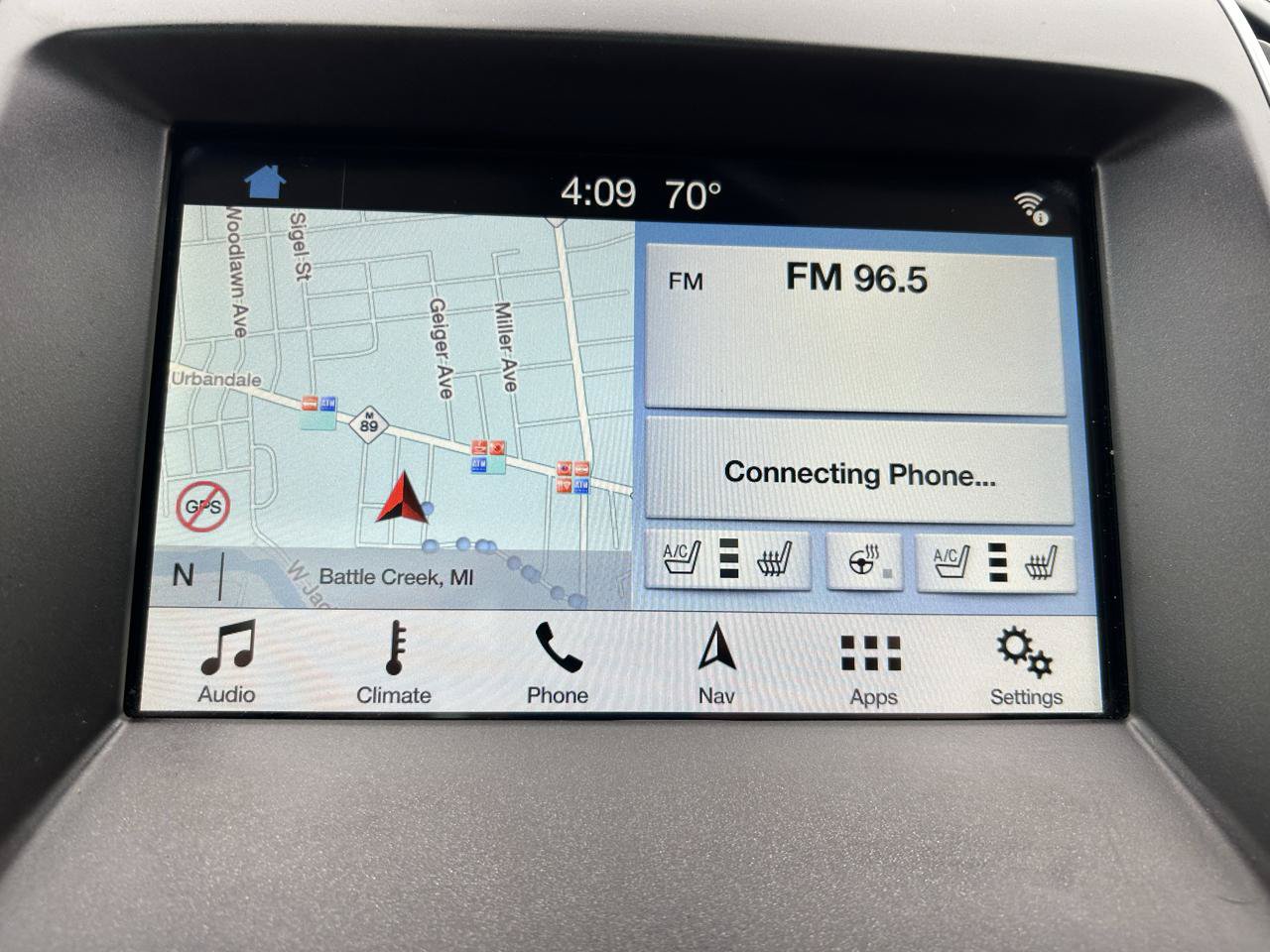 Used 2018 Ford Edge Titanium w/ Equipment Group 302A AWD/4WD image 22