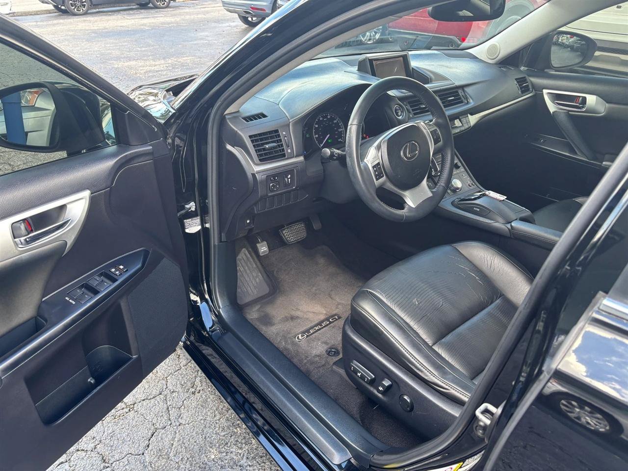 Used 2013 Lexus CT 200h w/ Premium Pkg w/Navigation FWD image 9