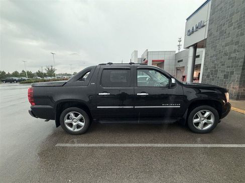 Used 2012 Chevrolet Avalanche LTZ AWD/4WD image 22