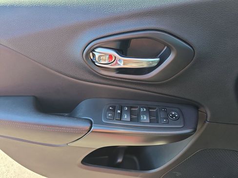 Used 2020 Jeep Cherokee Trailhawk w/ Trailer Tow Group image 32