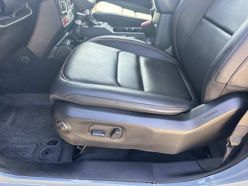 Used 2024 Jeep Gladiator Rubicon w/ Convenience Group image 16