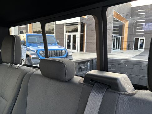 Used 2019 Ford F150 XLT w/ Equipment Group 302A Luxury AWD/4WD image 32